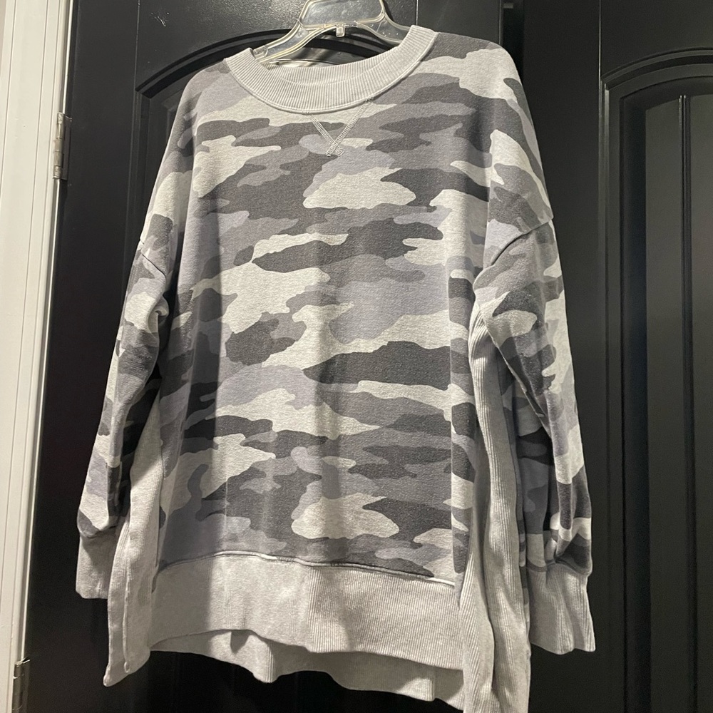 Ladies Aerie comfy sweatshirt oversized. Gray camo.